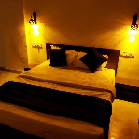 Hotel Rain Sky Inn Lonavala Buitenkant foto