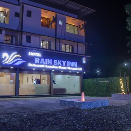 Hotel Rain Sky Inn Lonavala Buitenkant foto