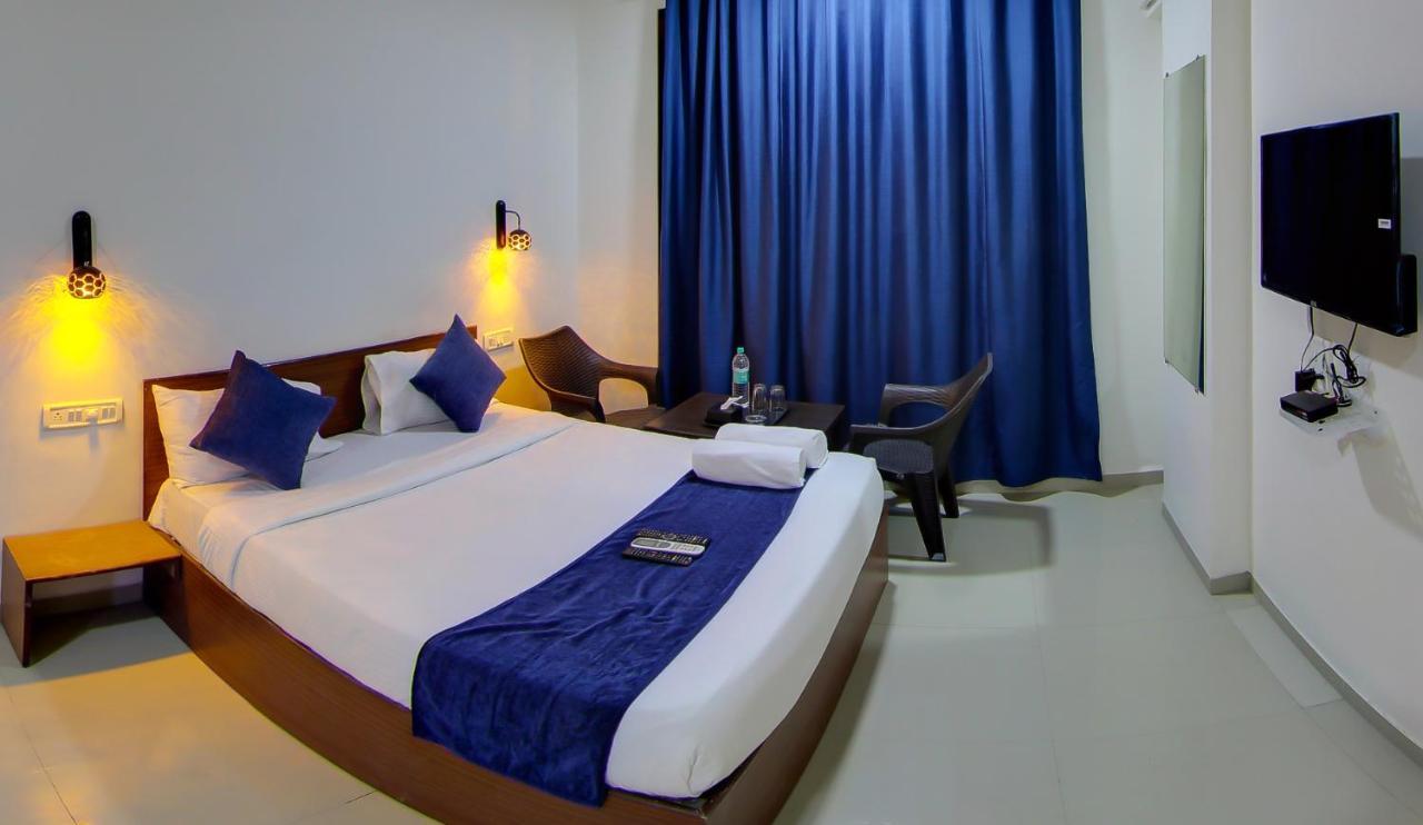 Hotel Rain Sky Inn Lonavala Buitenkant foto