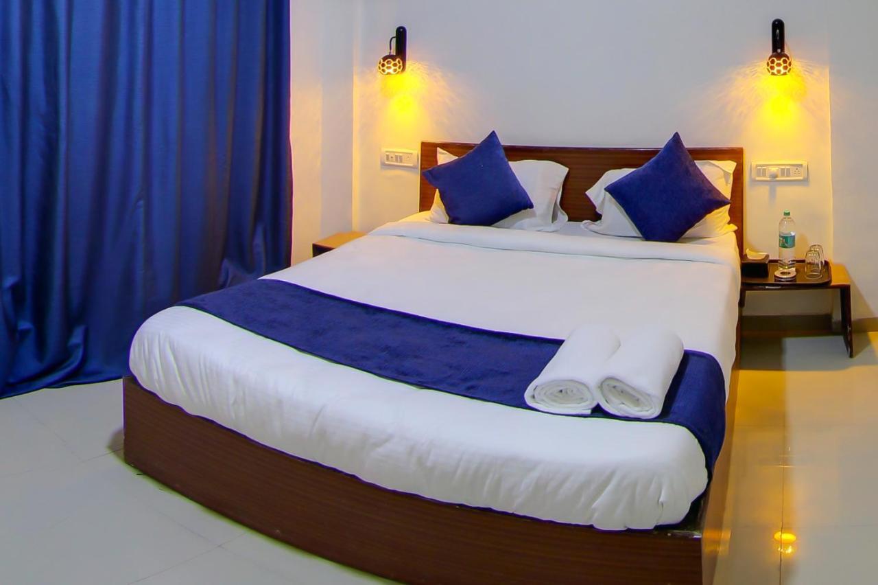 Hotel Rain Sky Inn Lonavala Buitenkant foto