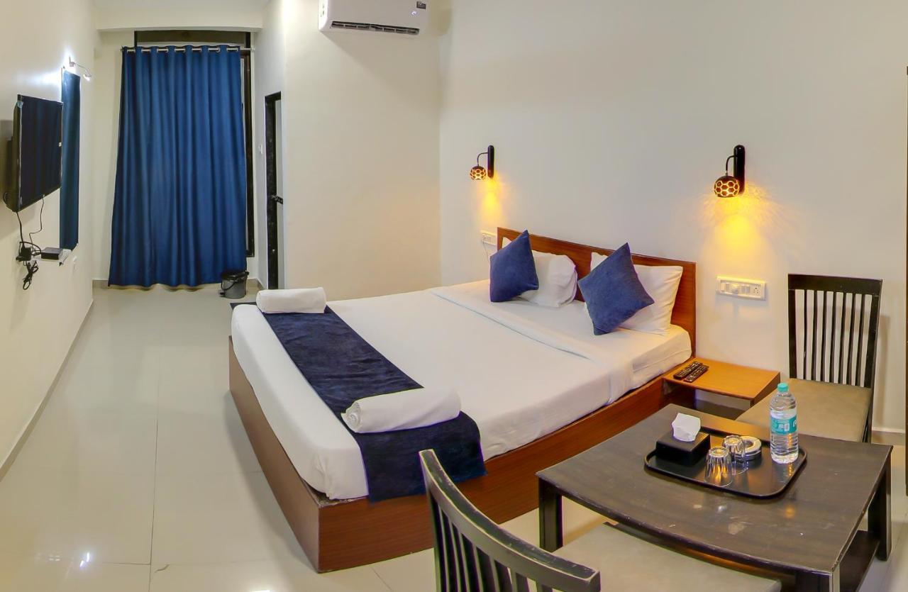 Hotel Rain Sky Inn Lonavala Buitenkant foto